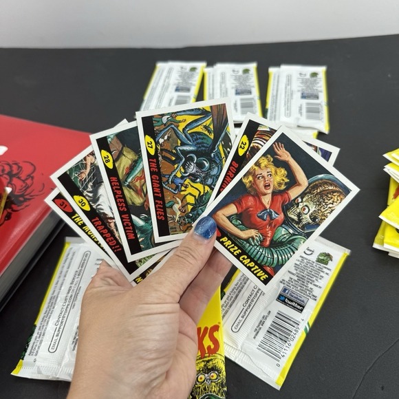 Rare 90s & 2012 Heritage TOPPS MARS ATTACKS! Binder Set Mint Cards & Wrappers - Picture 4 of 16